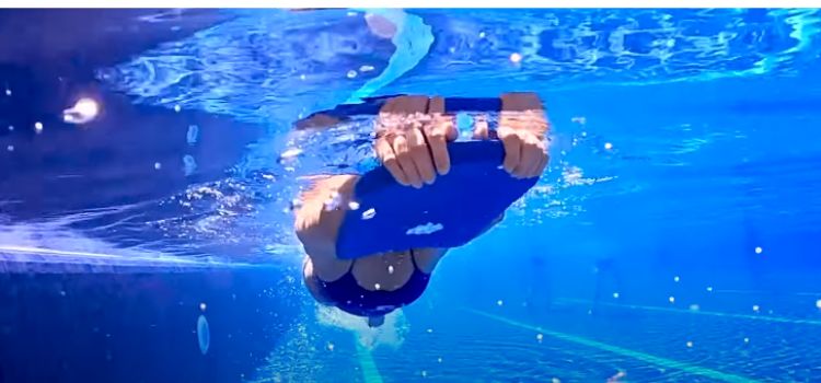 How to Use a Kickboard for Swimming