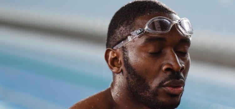 The advantages and disadvantages of Swimming with Pink Eye and Goggles